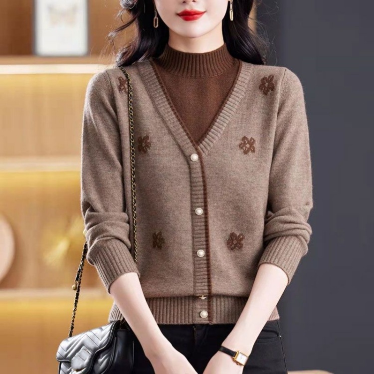 假兩件提花毛衣